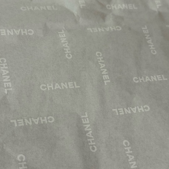 Chanel Classic White Wallet Box and Matching Gift Bag Duo & Tissue; New - Picture 10 of 13